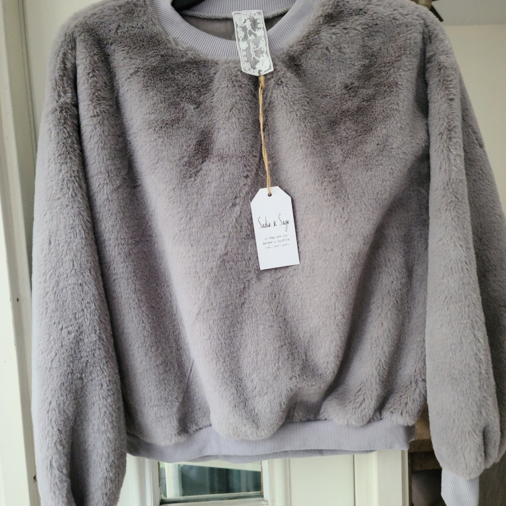 Sadie & Sage Soft Gray Crew Neck Sweater